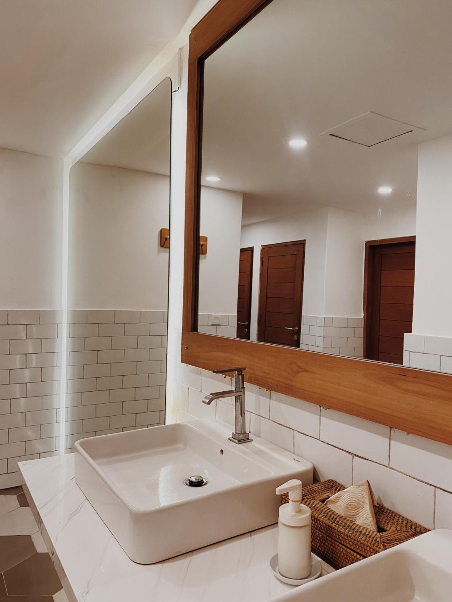 Kos One Hostel Canggu Екстериор снимка